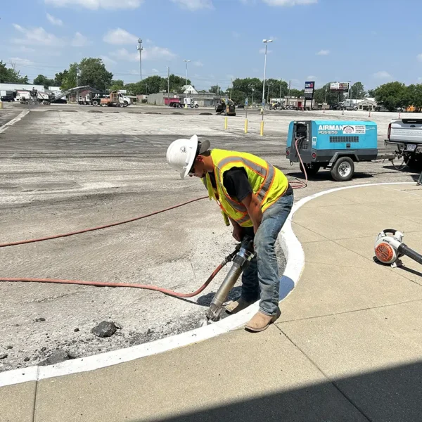 cincinnati asphalt paving employee working on a parking lot paving project