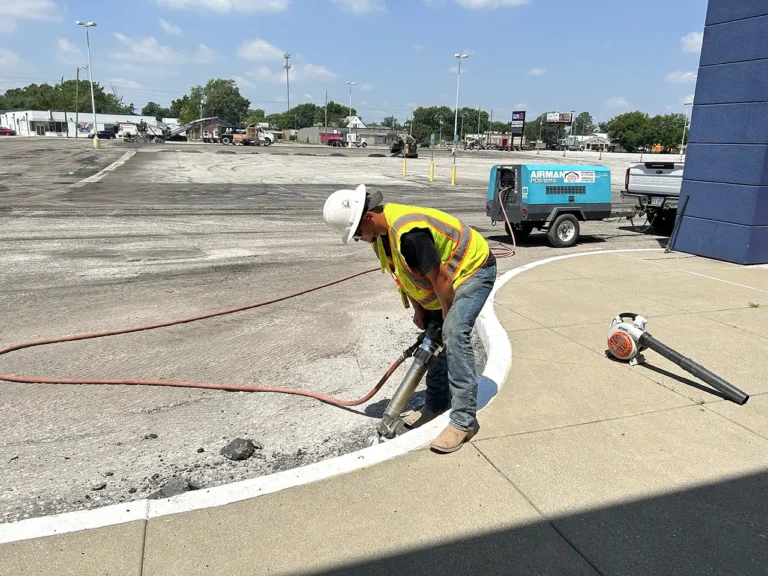 cincinnati asphalt paving employee working on a parking lot paving project