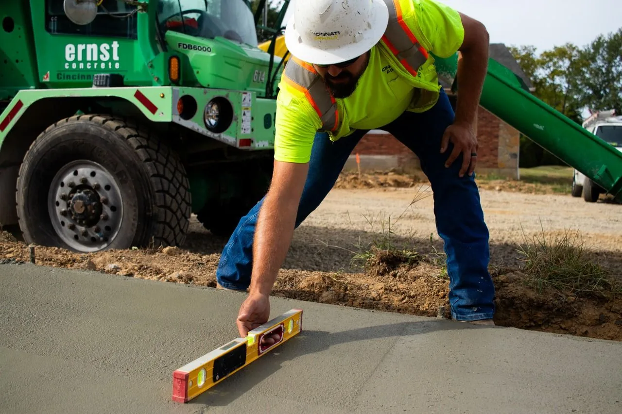 concrete contractor using a level in cincinnati